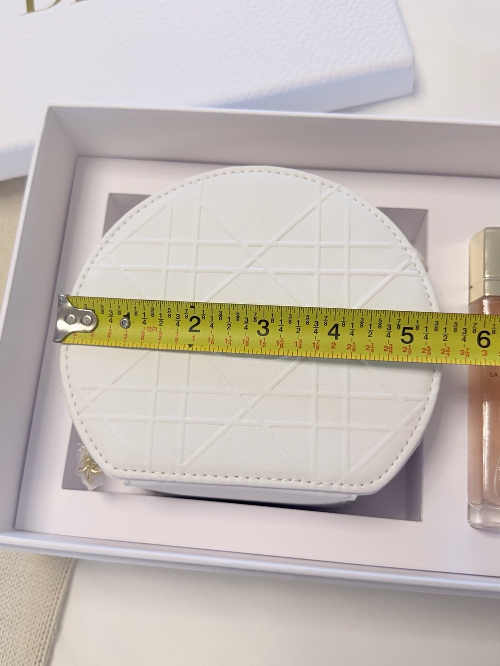 Dior Cream Travel Case with Two Golden Radiant Foundations - Picture 5 of 5